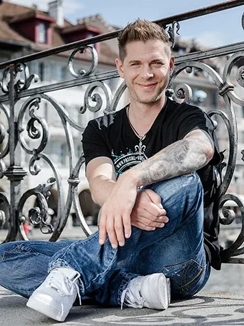 Pascal Voggenhuber, Medium und Autor des Beitrags